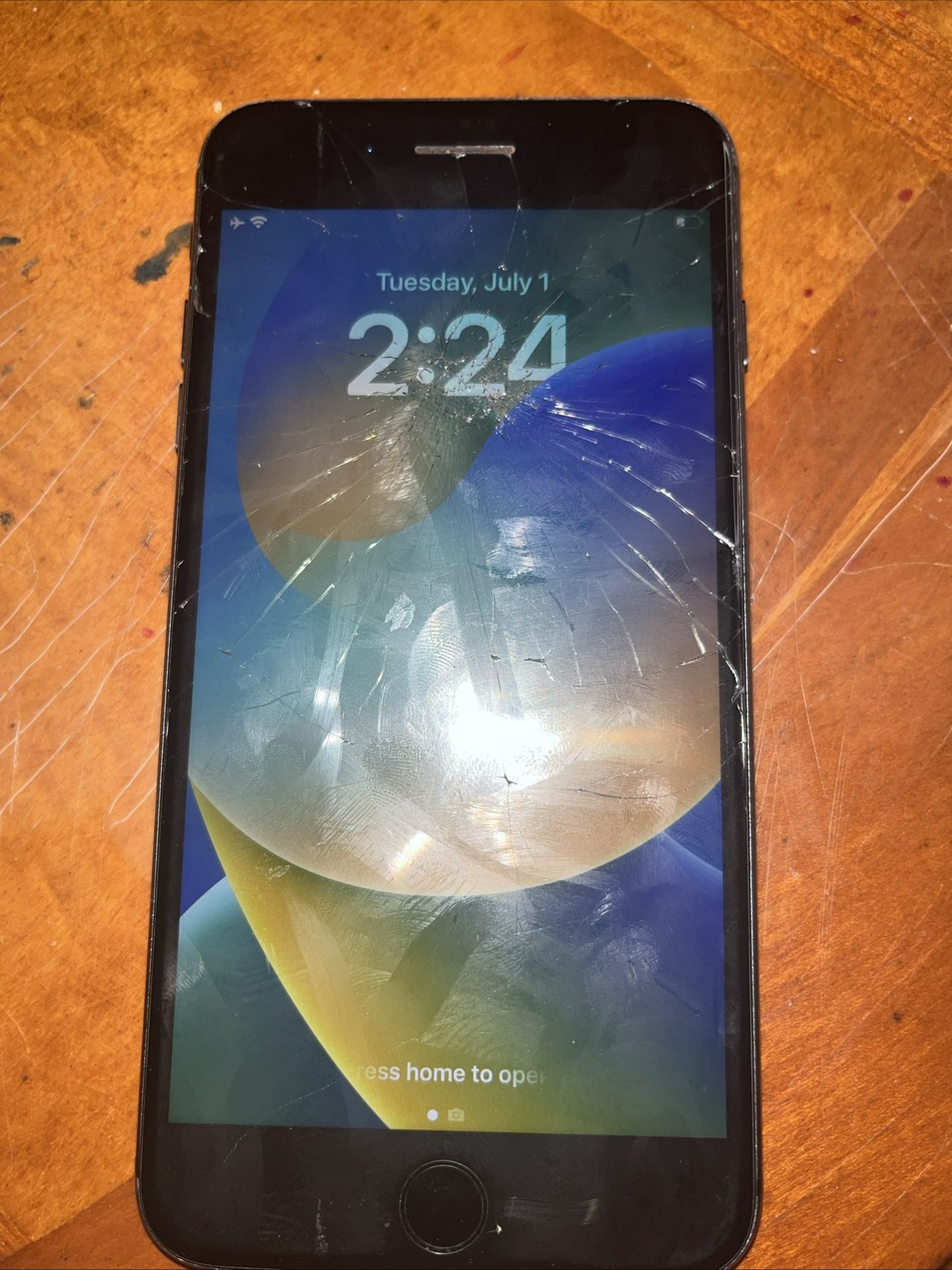 Cracked iPhone 8 Plus 