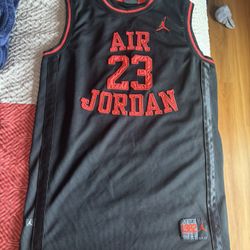 Air Jordan Jersey In Young Men’s Medium 