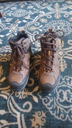  Men Work Boots   Size 10.5 
