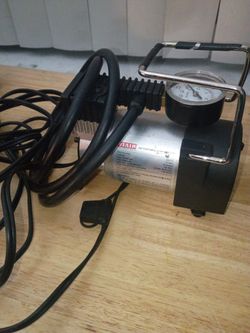 VIAIR 70P Sport Compact Series 12-Volt 100-PSI Portable Inflator Kit (30 Minutes @ 30 PSI) Up To 225/60R18 Size Tires