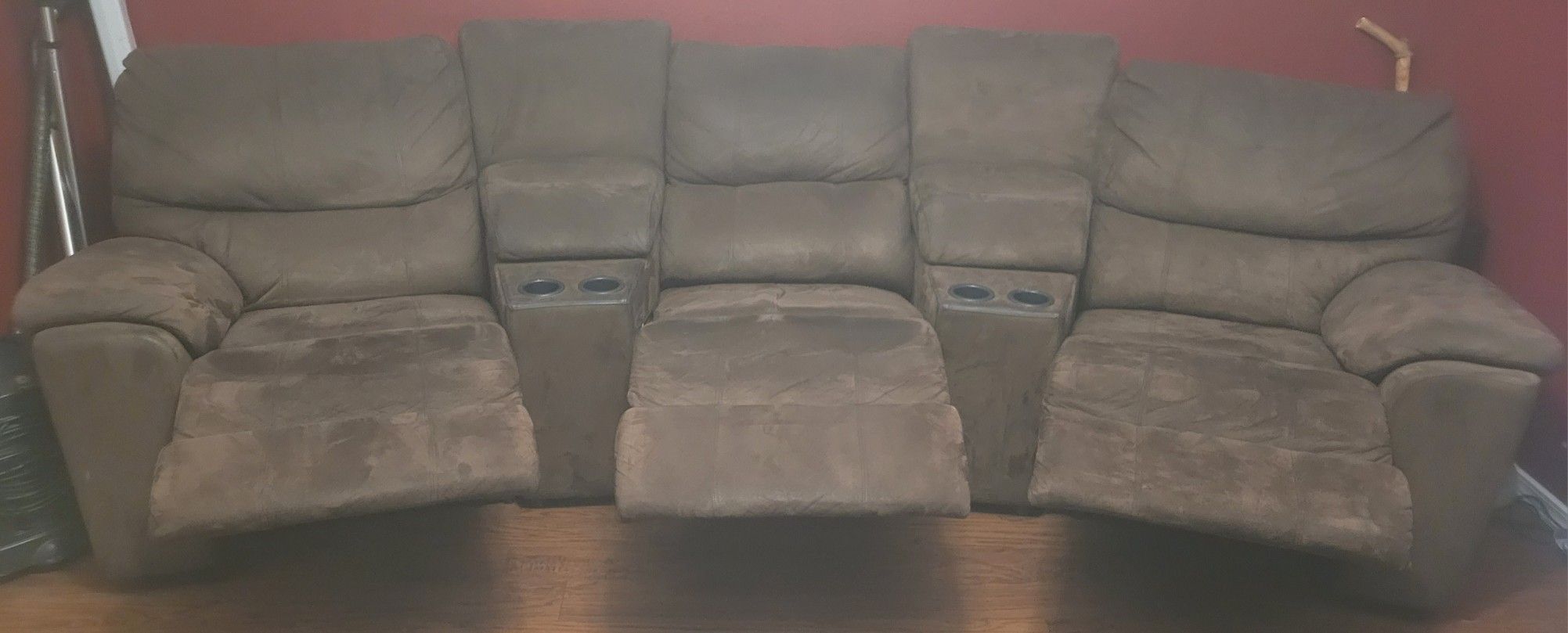 Manual reclining console sofa/couch