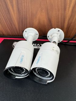 2 Reolink B400 PoE IP Security Cameras – Indoor/Outdoor – 1440p HD