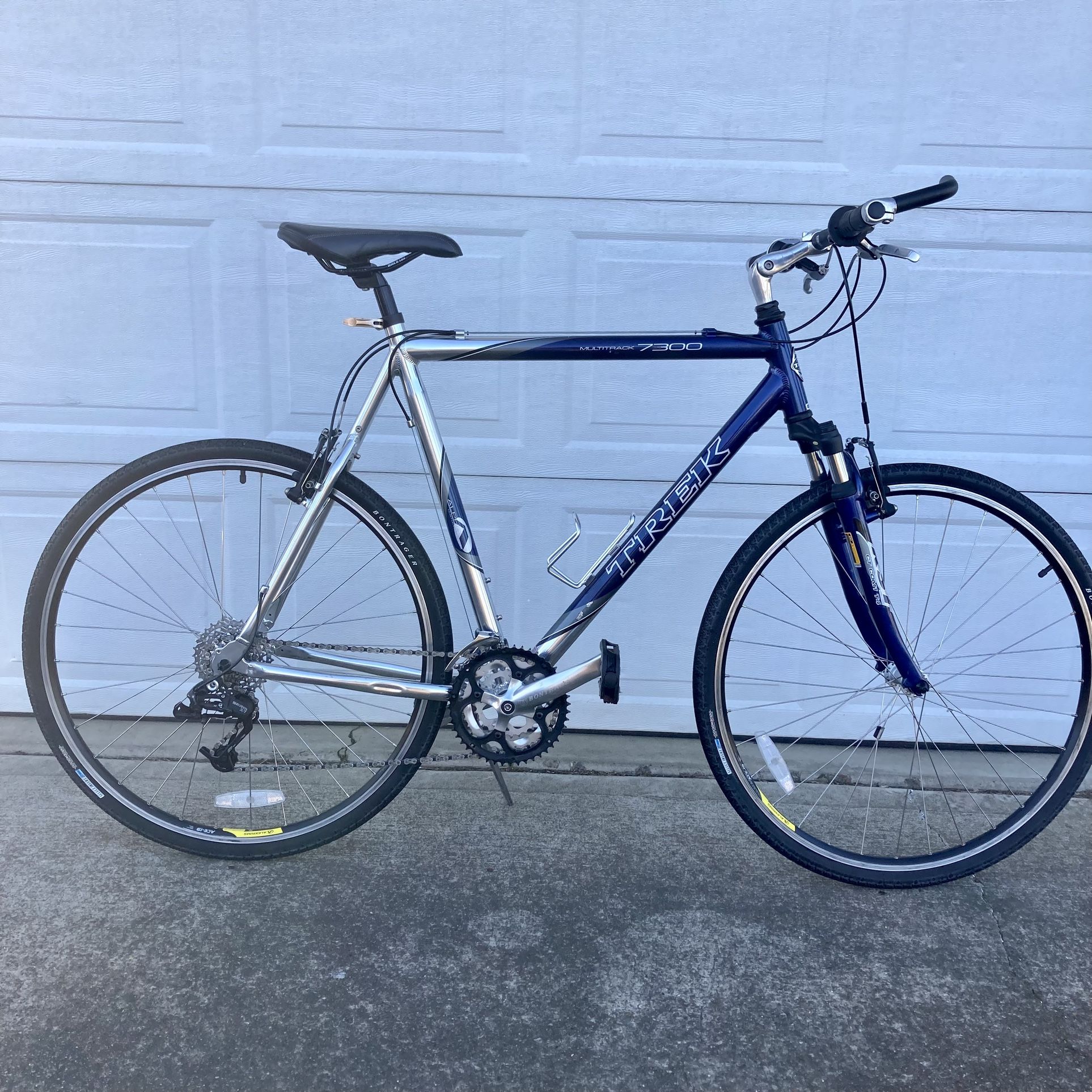 trek multitrack 7300 women's hybrid bicycle Used: Carried Away Outfitters Trek 7300 Womans's Hybrid 16"-Full