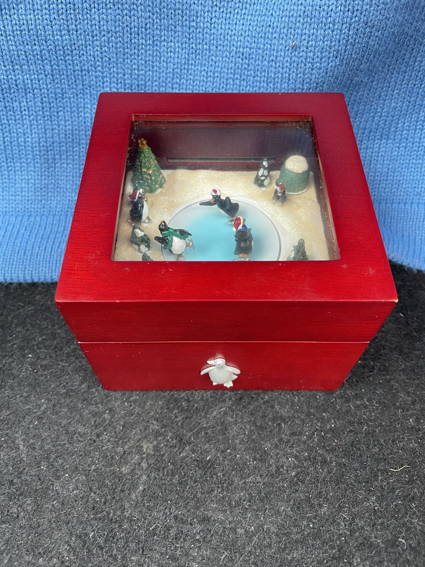 Vintage Mr Christmas Mini Penguin Skaters Animated Illuminated Music Box