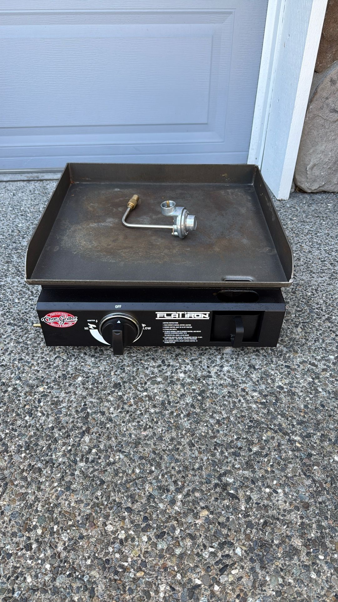 Char-Griller® Flat Iron 1-Burner Portable Propane Gas Flat-Top Griddle
