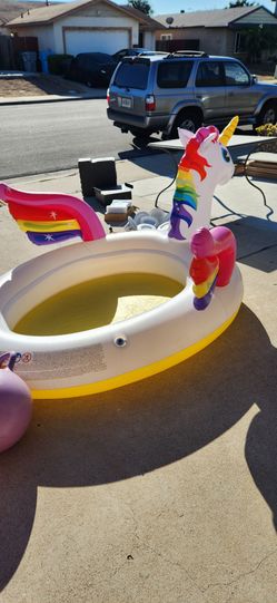 Unicorn pool