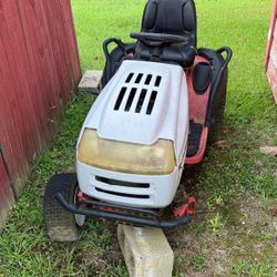 Huskee Supreme GT  Lawn Tractor  
