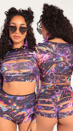 iHeartRaves 𝐌𝐞𝐥𝐭𝐞𝐝 𝐏𝐥𝐚𝐧𝐞𝐭 𝐋𝐨𝐧𝐠 𝐒𝐥𝐞𝐞𝐯𝐞 𝐂𝐮𝐭𝐨𝐮𝐭 𝐂𝐫𝐨𝐩 𝐓𝐨𝐩 & Shorts Rave