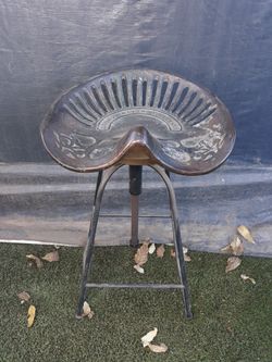 Cast Iron Vintage-Style Industrial Tractor Seat Bar Stool