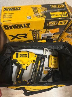 DeWalt DCN660D1 20V XR 16GA Angled Finish Nailer Kit