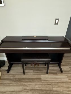 Yamaha Clavinova CLP-115 Digital Piano