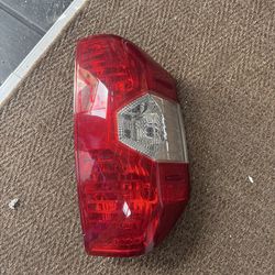2015 Toyota tundra rear light