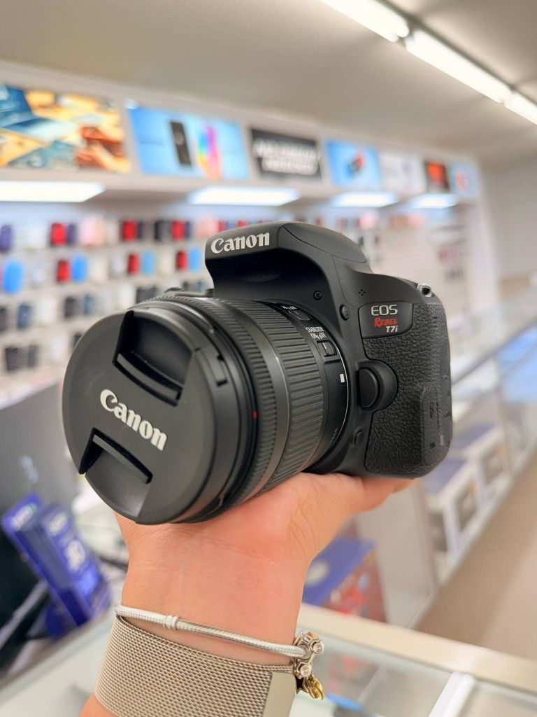 Canon Eos Rebel T7i