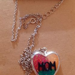 Brand New MOM Heart Locket