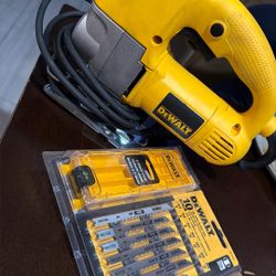 5.5 Amp Corded Variable Speed Jig Saw Kit with Bag