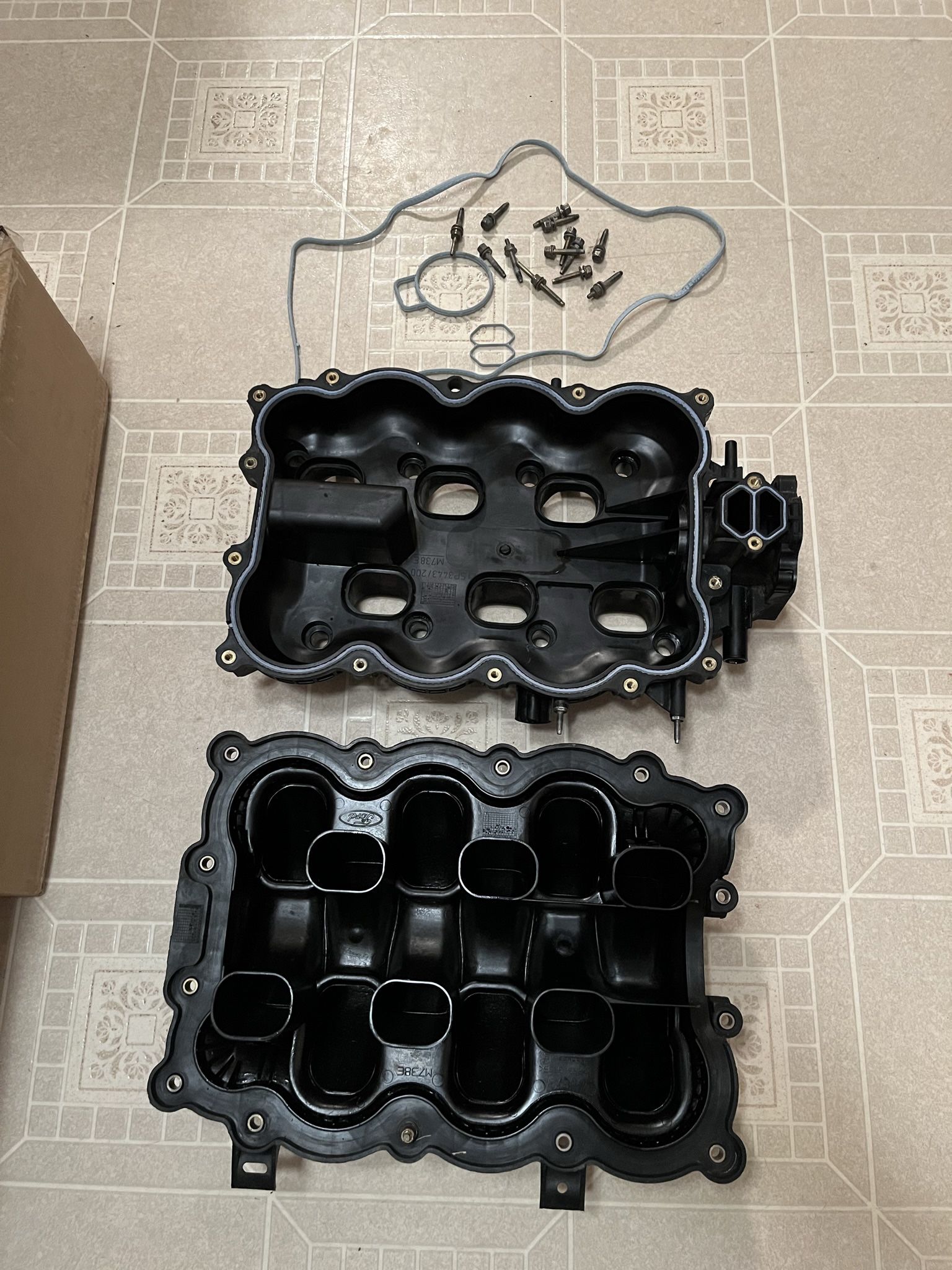 2001 Ford Windstar Intake manifold (upper & lower) 3.8l V6 Ford