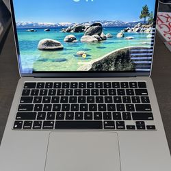 MacBook Air 13” M3 (2024) – 16GB RAM / 512GB SSD – Like New 