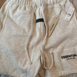 Essentials Shorts 