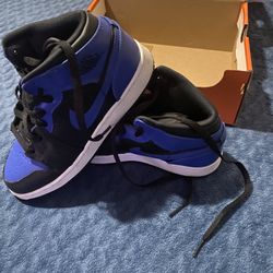 Gently use size 4 1/2