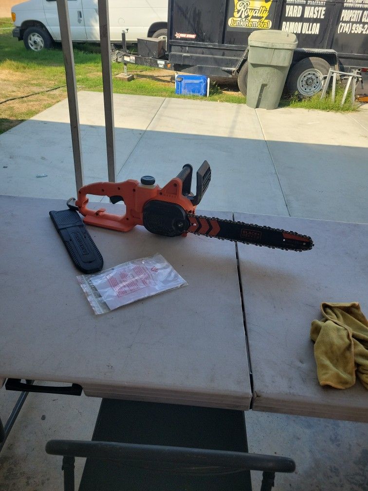 BLACK AND DECKER CORDED CHAINSAW