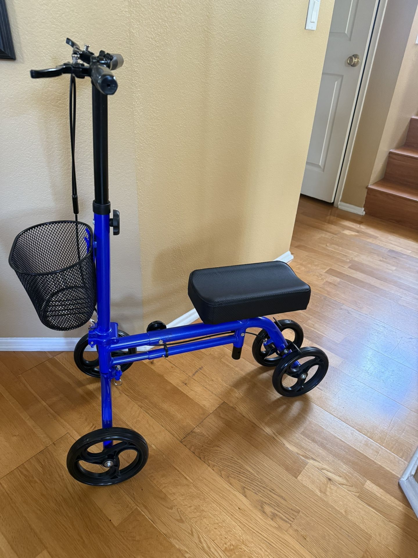 Knee scooter