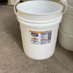 5-gallon Buckets - New Condition
