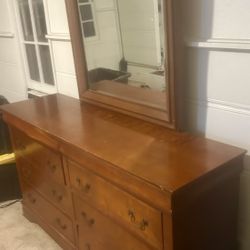 Dresser With Mirror