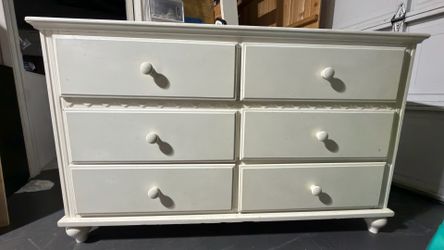 White 6 drawer dresser