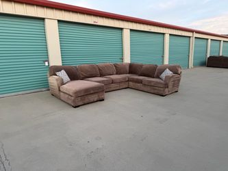 Ashley Furniture sectional couch brown retails: $2000 plus