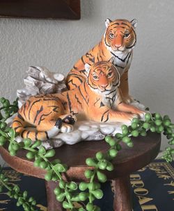 1996~VINTAGE Home Interiors Homco 🐅Siberian Tigers Endangered Species Masterpiece Figurine.
$34.99
🐅EXCELLENT PRE-OWNED VINTAGE CONDITION.
▪︎No Chi