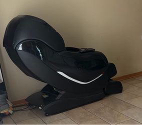 OOTORI-RL -900 Deluxe Massage Chair-Excellent Condition-