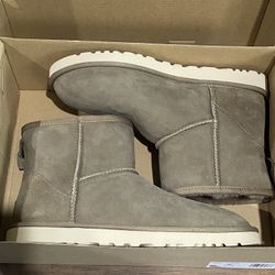 Ugg  Mens Classic Mini Size 9 Brown