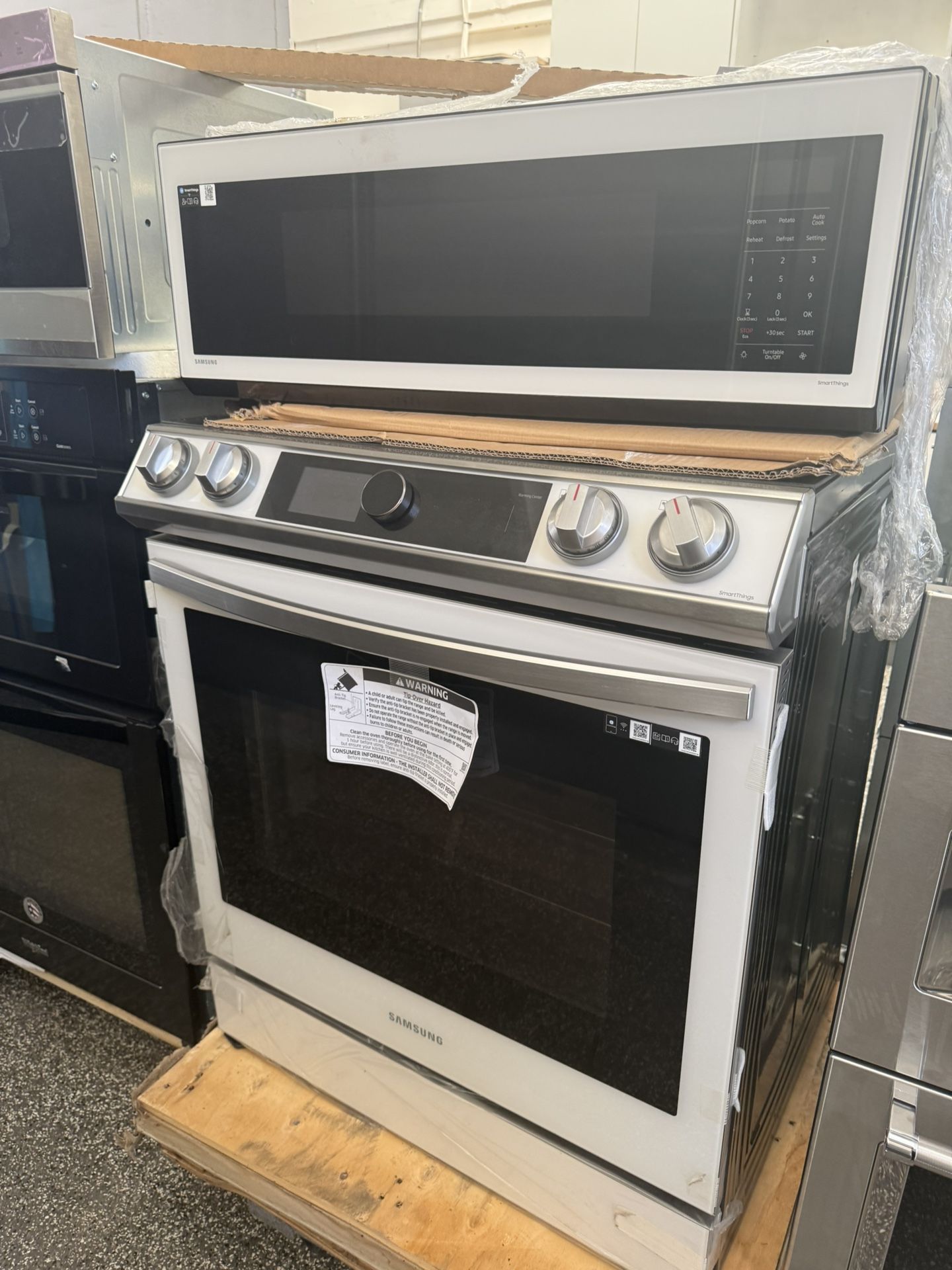 Samsung Bespoke 30" electric range and 30” Over the Range Microwave