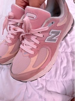 New balance 2002R pink running shoe