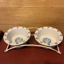 Dog dish with holder