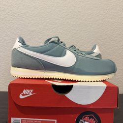 Nike Cortez TXT – Cannon / Sail (7Y / 8.5W)  