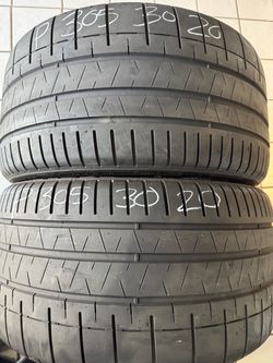 (2) 20” Pirelli Pzero 305/30/20 used tires like new