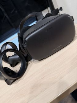 Rare Oculus Santa Cruz Developer Kit – Complete with Controllers & Case