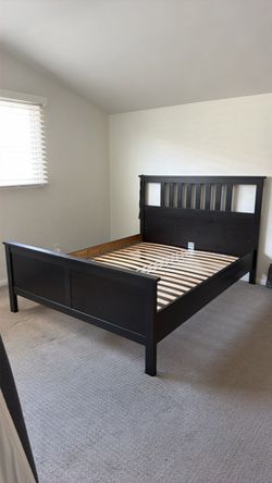 Queen bed fram