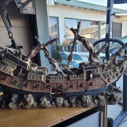BIG SHIP FOR FISH TANK