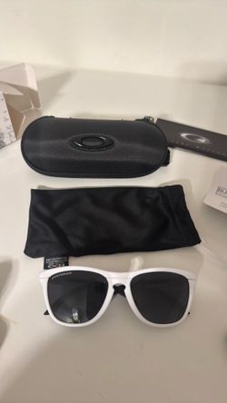 Oakley Frogskins Hybrid in Matte White / Prizm Black