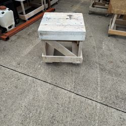 Small workshop carts on casters