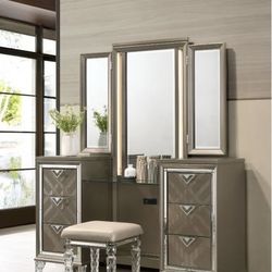 Led Skylar Vanity Desk & Stool (63" x 17" x 71"H)