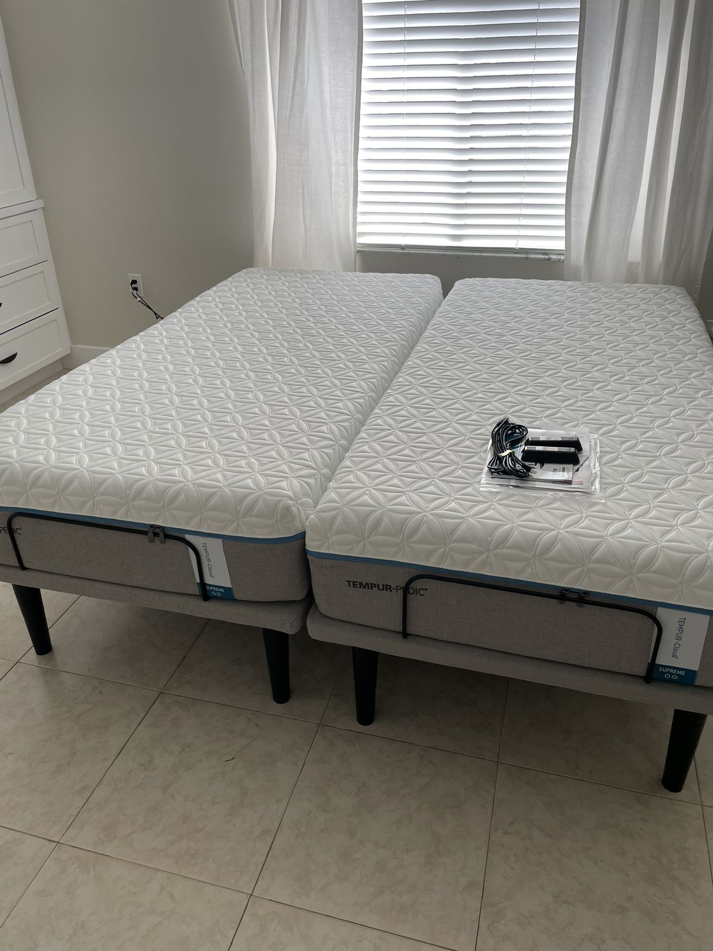 Split King TEMPURPEDIC Cloud Supreme Mattress with Ergo Plus Adjustable Bed Base