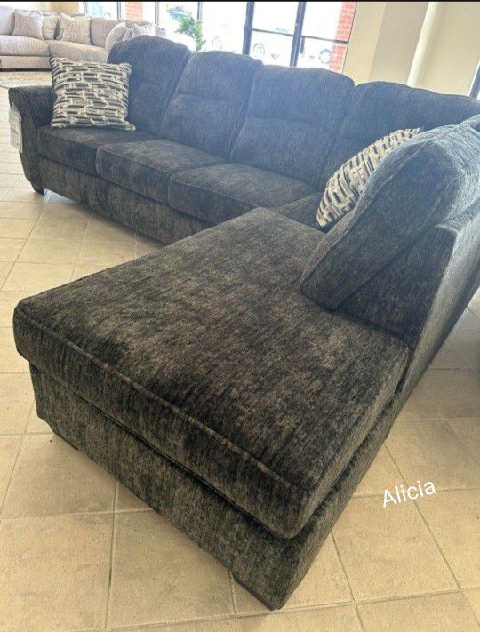Lonoke Fabric 2-Piece Sectional/ Ashley Living Room