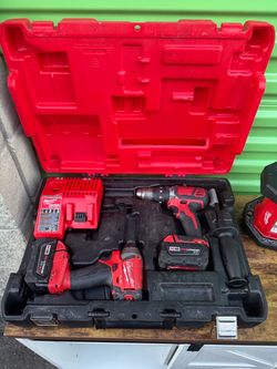 Milwaukee 18V Cordless Hammer Drill/Impact Driver Kit with Portable Light