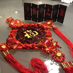 Chinese lacquerware decors.