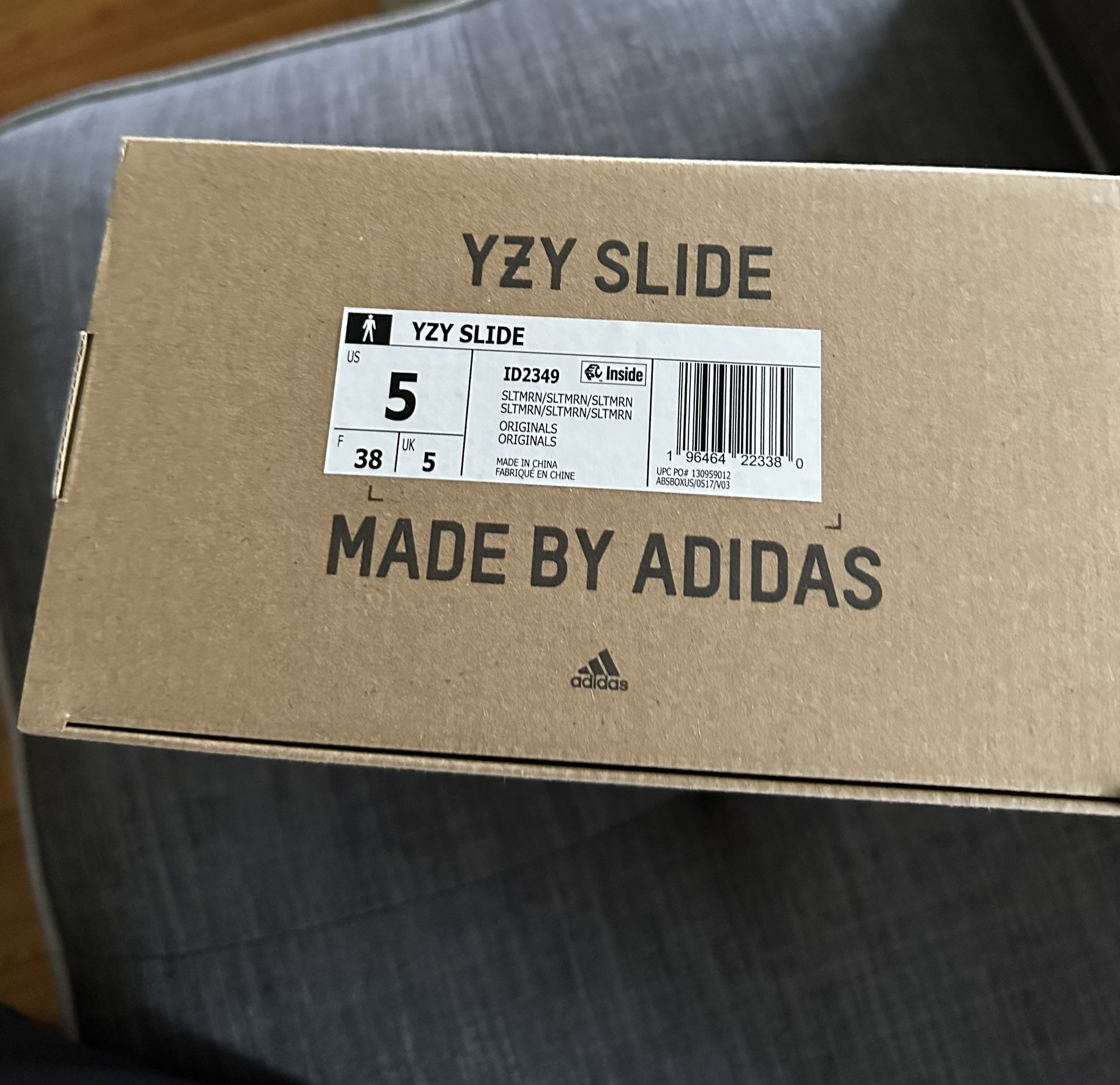 Yeezy Slides Slate Marine - Brand New - size 5 for Sale in Syosset 