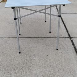 Roll-top Portable Camping Table.