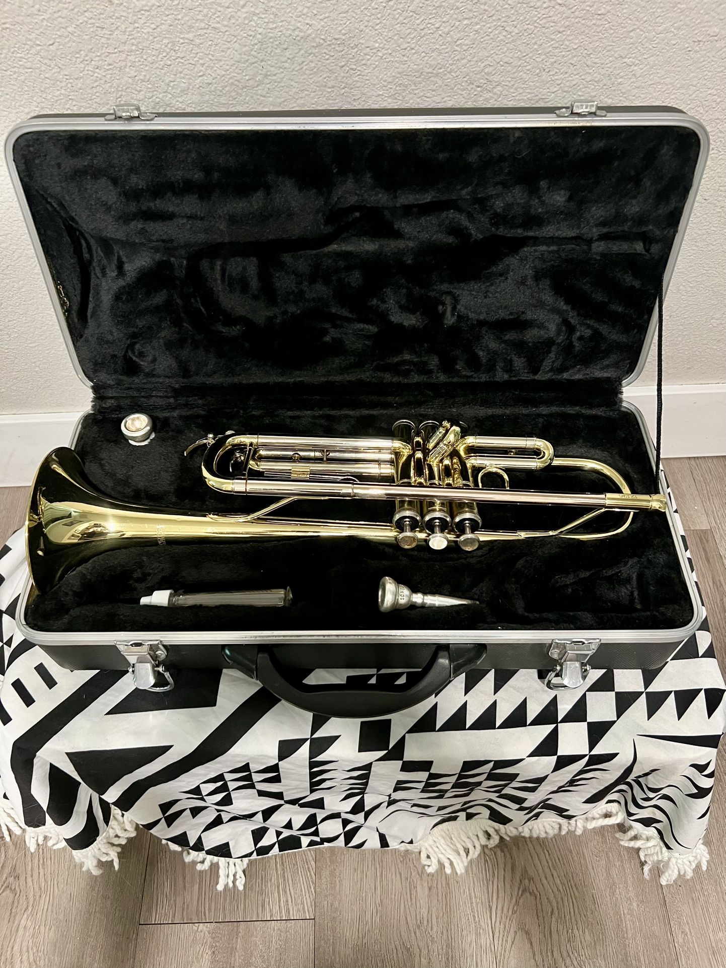Bandnow Trumpet & Mouthpiece with Case, Oil & Extra Schilke Mouthpiece